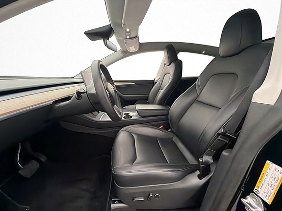 Tesla Model Y 14 of 30