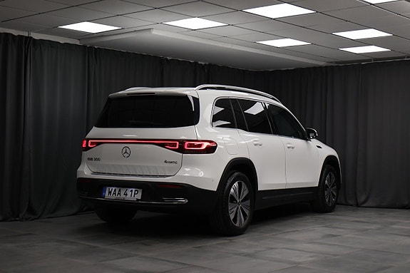 Mercedes-Benz EQB300 2 of 25