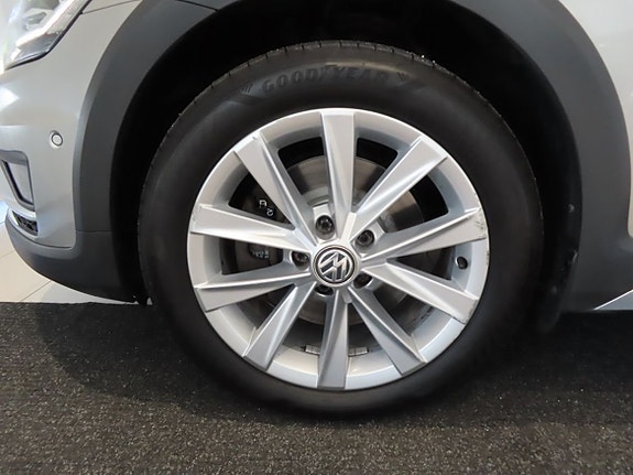 Volkswagen Golf Alltrack 6 of 20