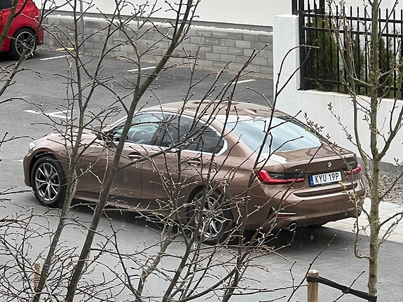 BMW 320d 2 of 5