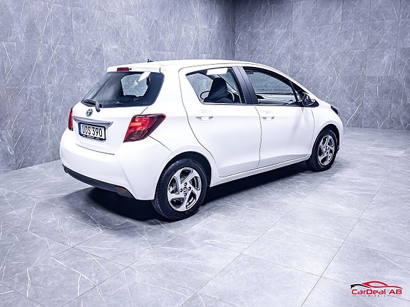 Toyota Yaris 7 of 30