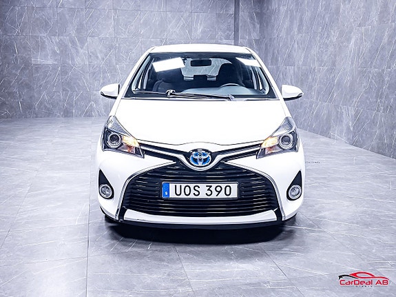Toyota Yaris 2 of 30