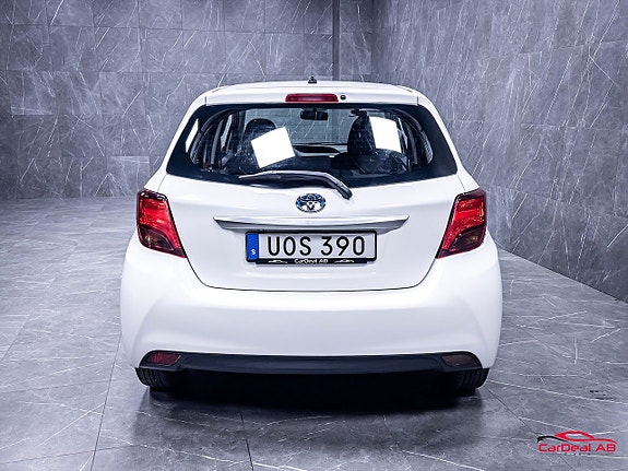Toyota Yaris 6 of 30