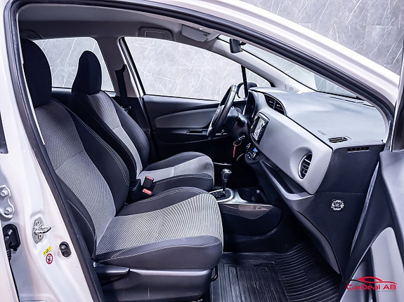 Toyota Yaris 15 of 30