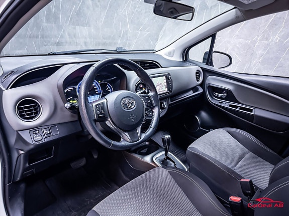 Toyota Yaris 11 of 30