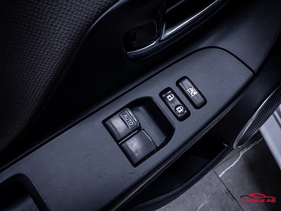 Toyota Yaris 30 of 30