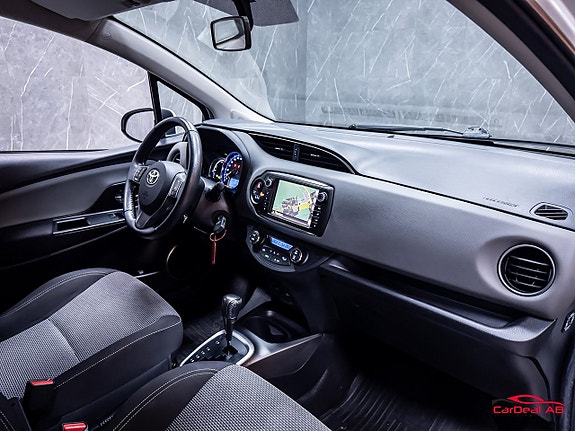 Toyota Yaris 14 of 30