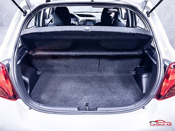 Toyota Yaris 17 of 30