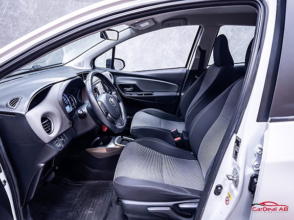 Toyota Yaris 10 of 30