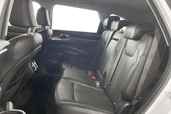 Kia Sorento 16 of 30