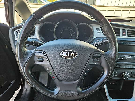 Kia Ceed 3 of 9
