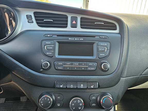 Kia Ceed 4 of 9
