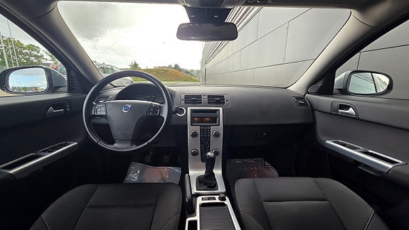 Volvo V50 7 of 16