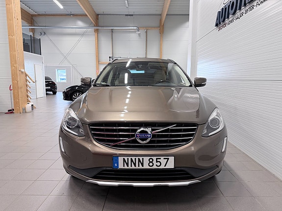 Volvo XC60 2 of 14