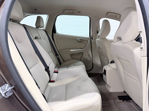 Volvo XC60 14 of 14