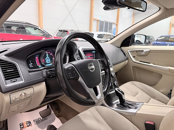 Volvo XC60 9 of 14