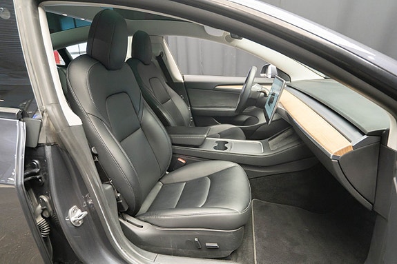 Tesla Model 3 16 of 20