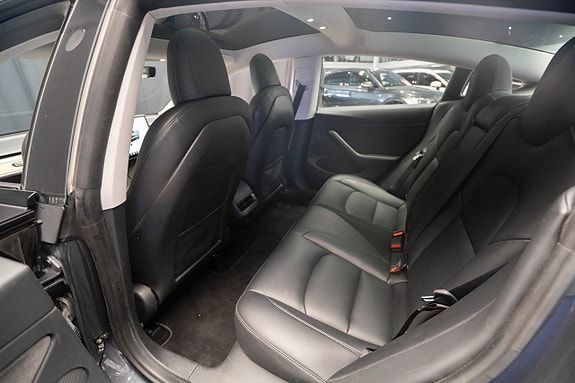 Tesla Model 3 19 of 20
