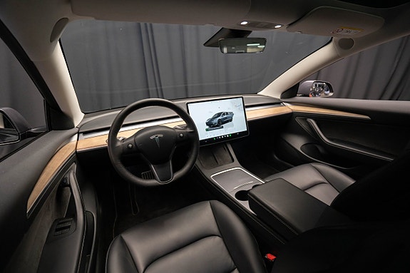 Tesla Model 3 11 of 20