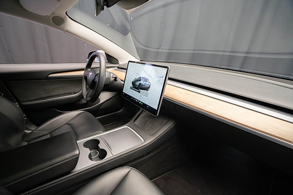 Tesla Model 3 17 of 20