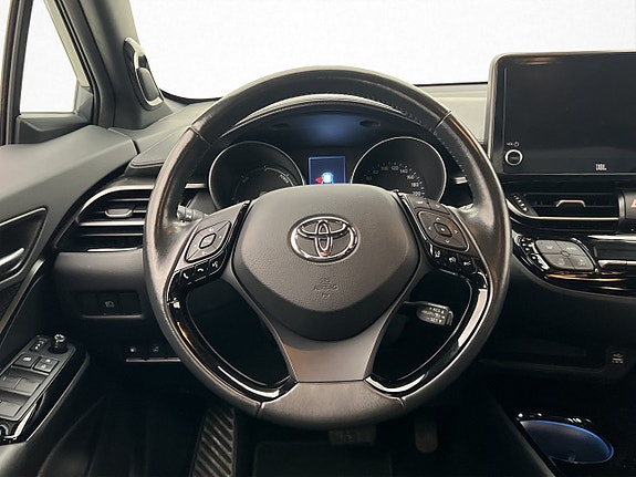 Toyota C-HR 15 of 30