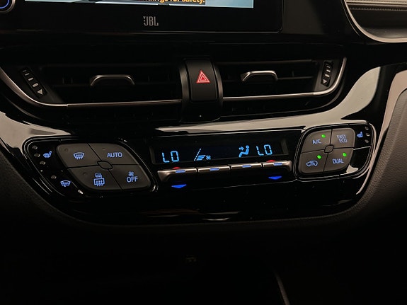 Toyota C-HR 24 of 30