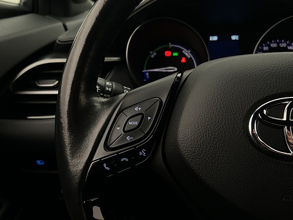 Toyota C-HR 16 of 30