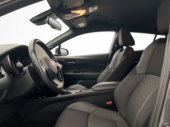 Toyota C-HR 13 of 30