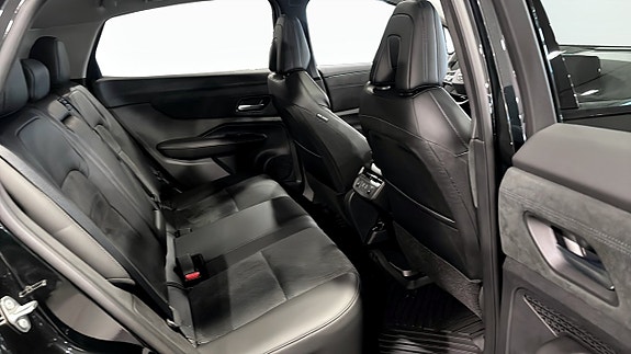 Nissan Ariya 5 of 12