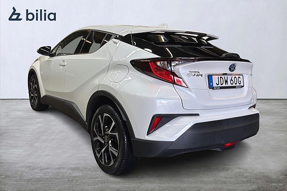 Toyota C-HR 2 of 21
