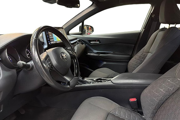 Toyota C-HR 14 of 21