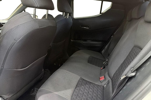 Toyota C-HR 13 of 21
