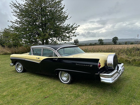 Ford Fairlane 4 of 11