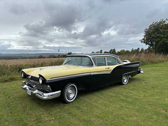 Ford Fairlane 3 of 11