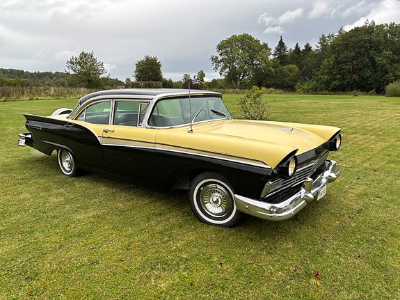 Ford Fairlane 2 of 11