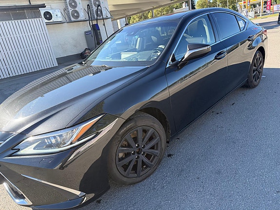 Lexus ES300h 5 of 12