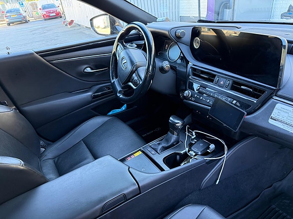Lexus ES300h 10 of 12
