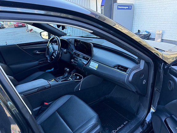 Lexus ES300h 11 of 12