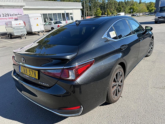 Lexus ES300h 9 of 12