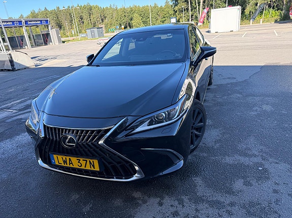 Lexus ES300h 12 of 12