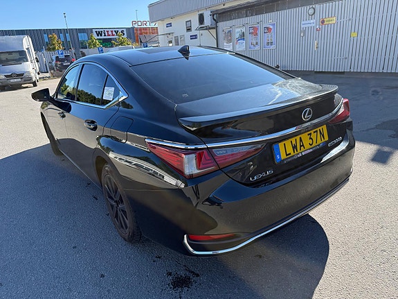 Lexus ES300h 7 of 12