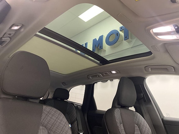 Volvo XC60 14 of 28