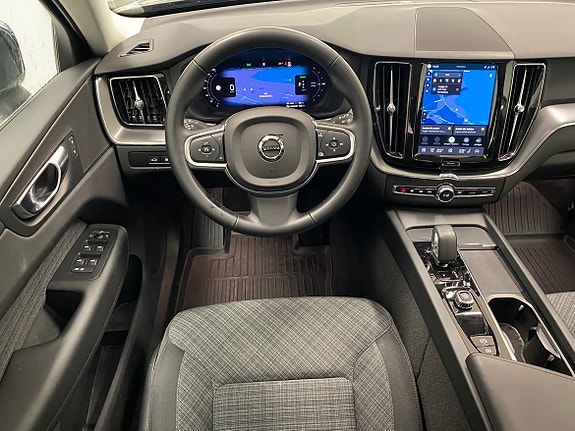 Volvo XC60 10 of 28