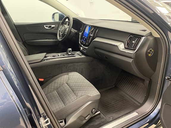 Volvo XC60 13 of 28