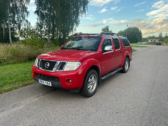 Nissan Navara 2 of 3