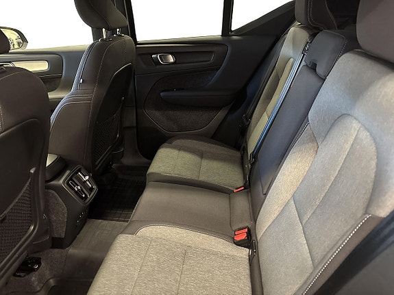 Volvo XC40 7 of 13