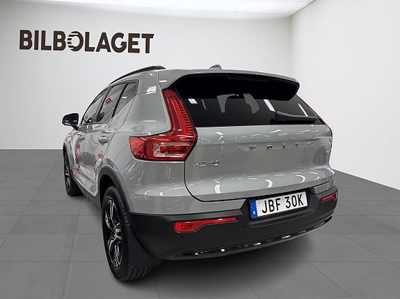 Volvo XC40 3 of 13
