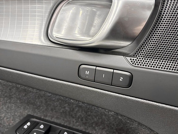 Volvo XC40 12 of 13