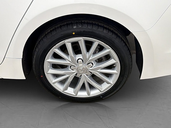 Toyota Corolla 24 of 26