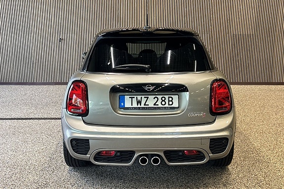MINI Cooper S 8 of 11